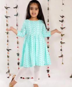 VASTRAMAY Girl's Chikankari Cotton Kurta And Leggings Set