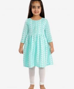 VASTRAMAY Girl's Chikankari Cotton Kurta And Leggings Set