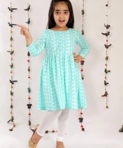 VASTRAMAY Girl's Chikankari Cotton Kurta And Leggings Set