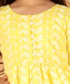 VASTRAMAY Girls Yellow & White Embroidered Chikankari Pure Cotton Kurta & Leggings