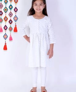 VASTRAMAY Girl's White Chikankari Pure Cotton Kurta With Leggings