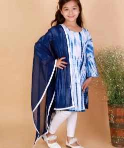 VASTRAMAY Girls Blue & White Pure Cotton Tie-Dye Kurta Leggings & Dupatta Set