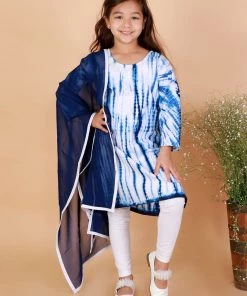VASTRAMAY Girls Blue & White Pure Cotton Tie-Dye Kurta Leggings & Dupatta Set