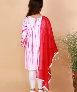 Girls VASTRAMAY Girl's Pink Pure Cotton Tie-Dye Kurta Leggings & Dupatta Set 11 Girls VASTRAMAY Girl's Pink Pure Cotton Tie-Dye Kurta Leggings & Dupatta Set