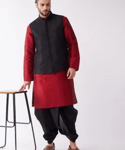 VASTRAMAY Men's Black Jacket & Maroon Layered Kurta With Black Dhoti Pants Jacket Kurta Sets 14 VASTRAMAY Men's Black Jacket & Maroon Layered Kurta With Black Dhoti Pants Jacket Kurta Sets