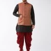 VASTRAMAY Men's Maroon Banarasi Jacket With Black Silk Kurta And Dhoti Set 2 VASTRAMAY Men's Maroon Banarasi Jacket With Black Silk Kurta And Dhoti Set