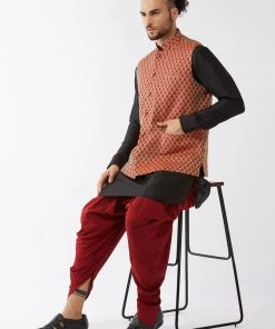 VASTRAMAY Men's Maroon Banarasi Jacket With Black Silk Kurta And Dhoti Set 14 VASTRAMAY Men's Maroon Banarasi Jacket With Black Silk Kurta And Dhoti Set
