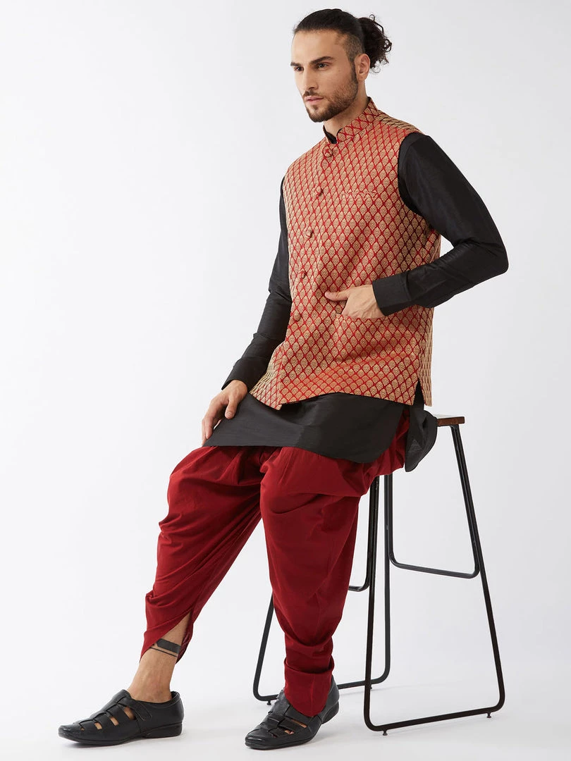 VASTRAMAY Men's Maroon Banarasi Jacket With Black Silk Kurta And Dhoti Set 8 VASTRAMAY Men's Maroon Banarasi Jacket With Black Silk Kurta And Dhoti Set