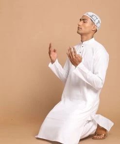 VASTRAMAY Men White Kurta Pyjama Set With Prayer Cap Kurta Sets 14 VASTRAMAY Men White Kurta Pyjama Set With Prayer Cap Kurta Sets