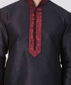 VASTRAMAY Men's Black Cotton Silk Blend Kurta