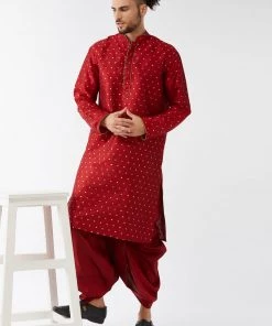 VASTRAMAY Men's Maroon Silk Blend Kurta And Dhoti Set 14 VASTRAMAY Men's Maroon Silk Blend Kurta And Dhoti Set