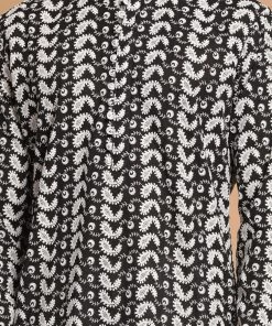 VASTRAMAY Men's Black Chickankari Kurta And White Pyjama With Prayer Cap Kurta Sets