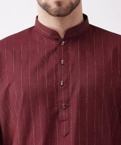 VASTRAMAY Men's Maroon Cotton Blend Kurta