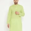 Vastramay Men's Green Cotton Blend Kurta