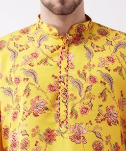 Vastramay Men's Floral Printed Multicolor-Base-Yellow Muslin Blend Kurta