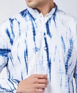 VASTRAMAY Men's Blue And White Pure Cotton Kurta