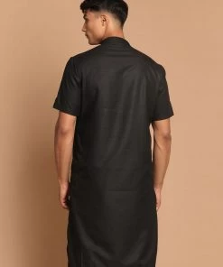 VASTRAMAY Men's Black Solid Kurta