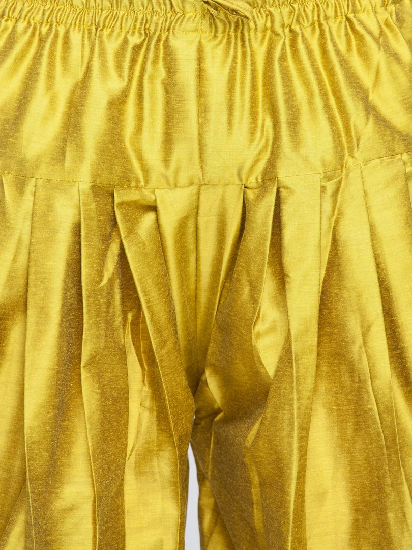 Vastramay Men's Green Silk Blend Sherwani Set 7 Vastramay Men's Green Silk Blend Sherwani Set