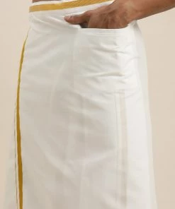 VASTRAMAY Men Cream-Coloured Pure Cotton Kurta With Mundu Kurta Sets