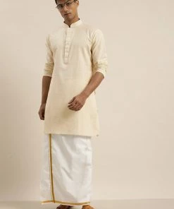 VASTRAMAY Men Cream-Coloured Pure Cotton Kurta With Mundu Kurta Sets