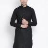 Vastramay Men's Black Cotton Blend Kurta