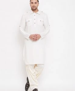 VASTRAMAY Men's Cream And White Cotton Blend Pathani Kurta Set With Prayer Cap
