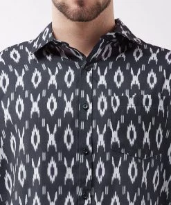 VASTRAMAY Men's Black Cotton Blend Ethnic Shirt