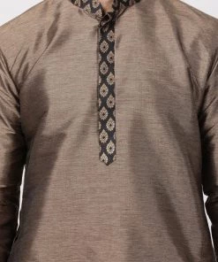 Vastramay Men's Bronze And Black Silk Blend Kurta 12 Vastramay Men's Bronze And Black Silk Blend Kurta