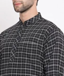 Vastramay Men's Black Cotton Blend Short Kurta