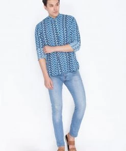 Vastramay Men's Blue Cotton Short Kurta