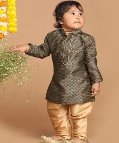 VASTRAMAY SISHU VASTRAMAY Boy's Black Ethnic Motifs Thread Work Kurta With Churidar Boys